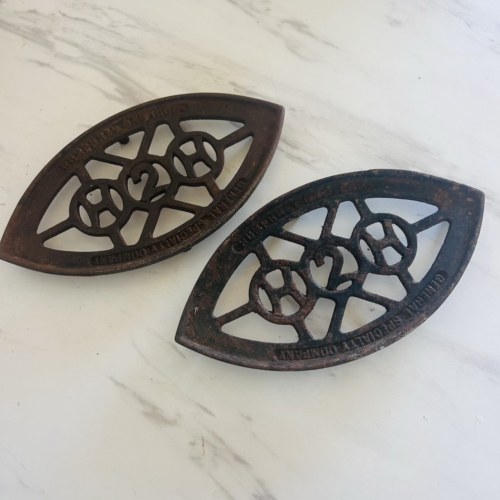 Antique Cast Iron Sad Iron‎ Trivet Humphrey Gas General Specialty Co Lot of 2 UU
